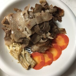 京人参とエノキ添え☆牛肉バラで焼肉(o^^o)